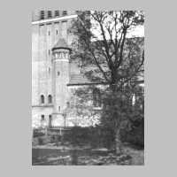 001-0209 Allenstein, der Treppenturmanbau an der Kirche.jpg